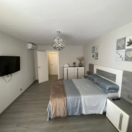 2000 Apartment *