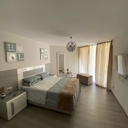 Apartment 2000 *